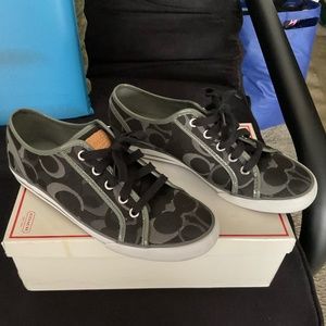 Coach signature sneakers tennis shoes, size  8